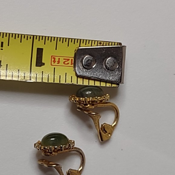 Vintage Green And Gold Tone Clip On Earrings - Picture 10 of 15